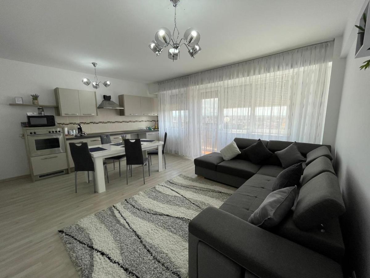 Class Deluxe Apartments Орадя Экстерьер фото