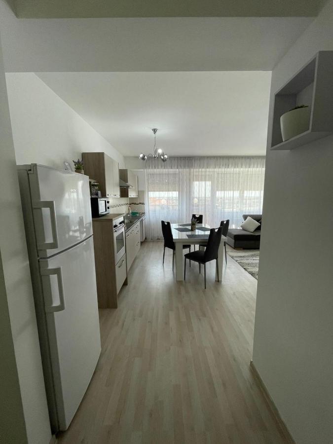 Class Deluxe Apartments Орадя Экстерьер фото