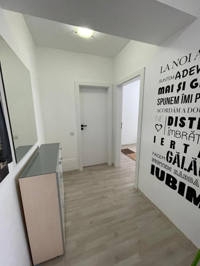 Class Deluxe Apartments Орадя Экстерьер фото
