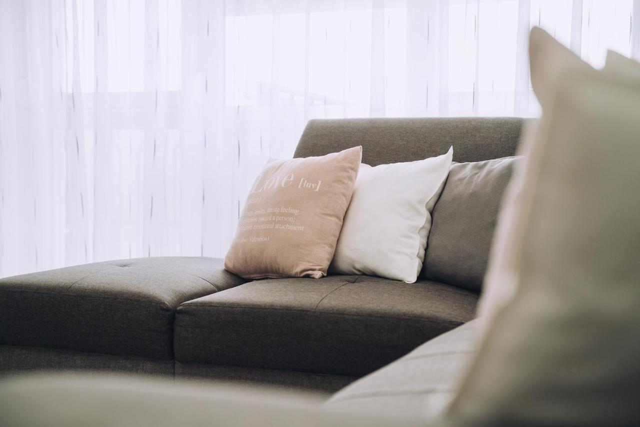 Class Deluxe Apartments Орадя Экстерьер фото