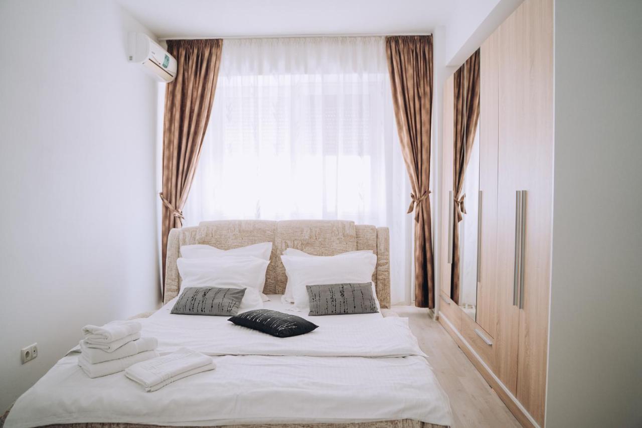 Class Deluxe Apartments Орадя Экстерьер фото