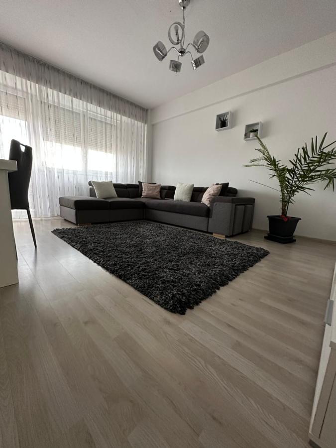 Class Deluxe Apartments Орадя Экстерьер фото