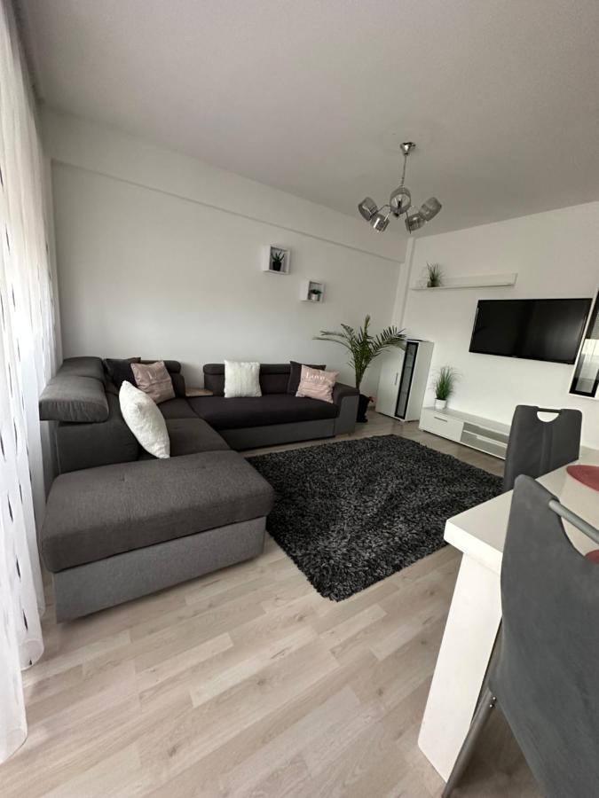 Class Deluxe Apartments Орадя Экстерьер фото