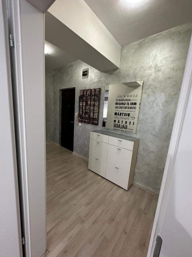 Class Deluxe Apartments Орадя Экстерьер фото