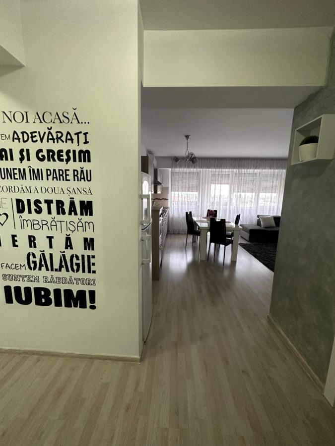 Class Deluxe Apartments Орадя Экстерьер фото